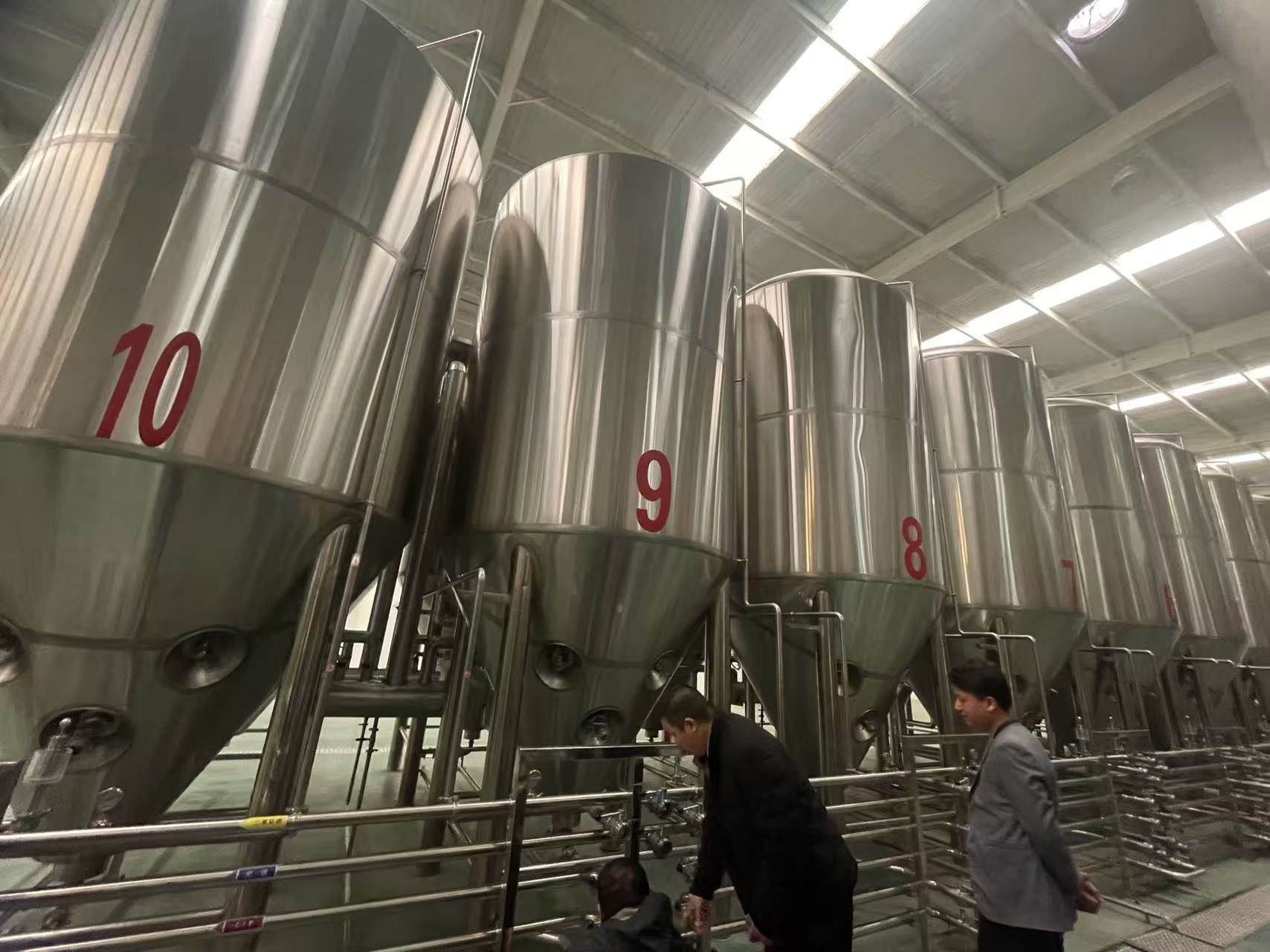 呼玛精酿啤酒设备厂—平面布置、设备设计、制造、调试、培训等一条龙服务